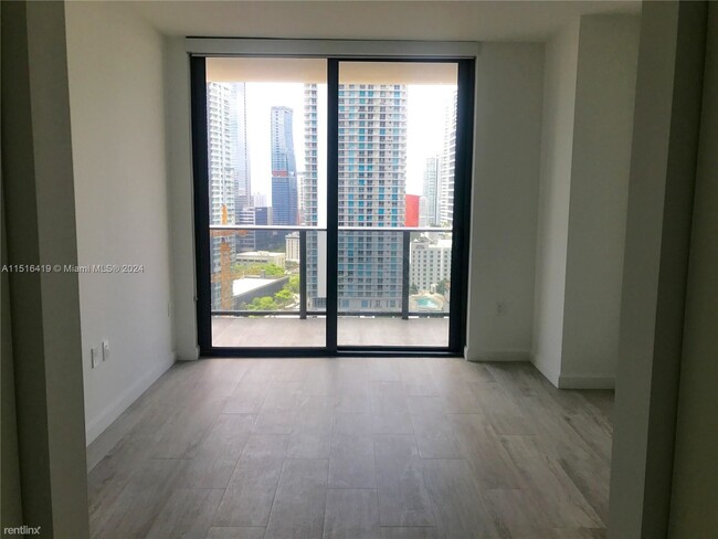 Building Photo - 1 br, 2 bath Condo - 45 SW 9th St Apt 2404