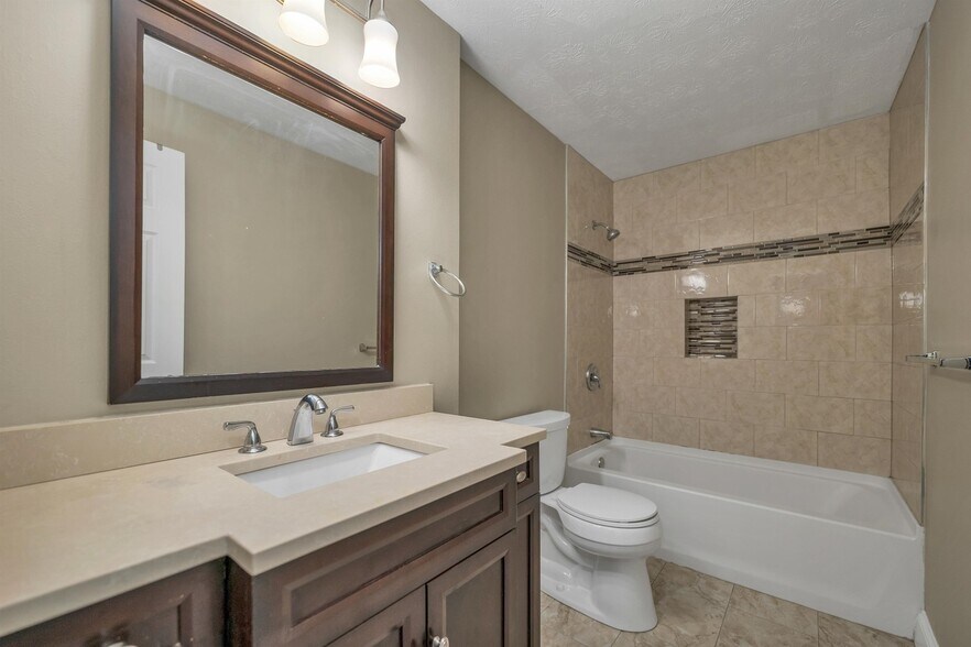 Building Photo - 32 Cadogan Way