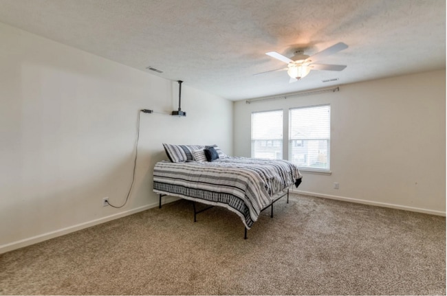 Building Photo - 4 Bedroom, Two Story House in Avalon Bluff...