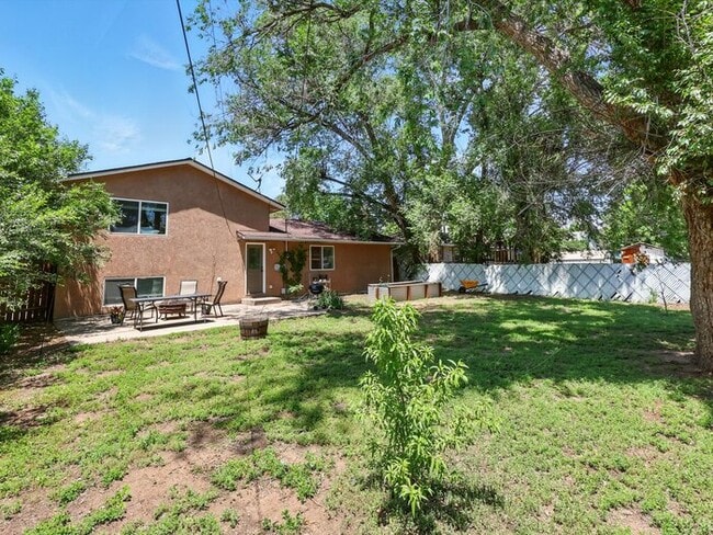 Building Photo - 823 Sequoia Dr