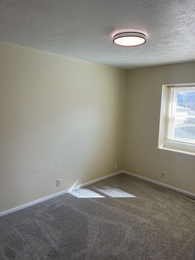 Building Photo - 406 Laredo Rd