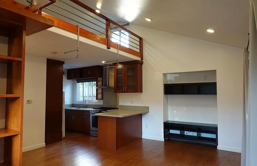 Building Photo - 1348 Cherry Ave