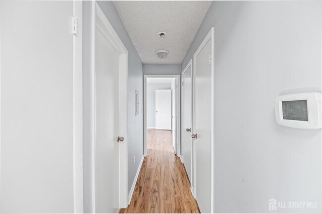 Building Photo - 307 Ravens Crest Dr