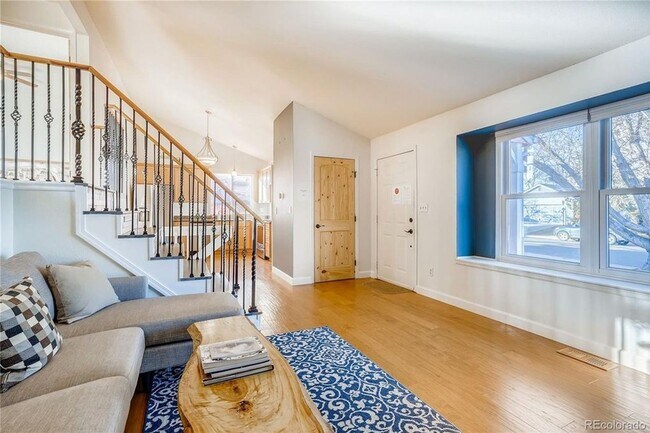 Building Photo - Lovely Louisville Home for Lease! Darling Dutchcreek Home on Dahlia!