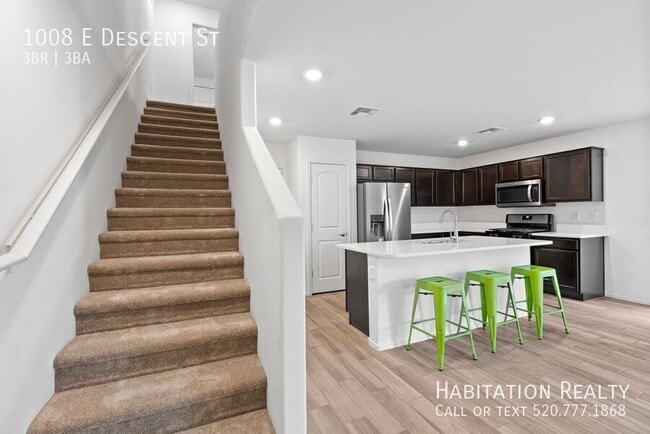 Building Photo - 1008 E Descent St