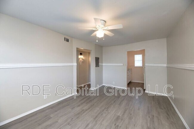 Building Photo - 2408 Meyers St