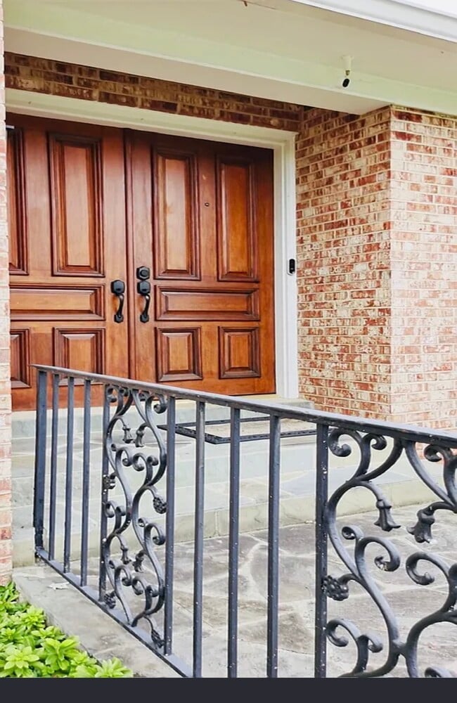 Building Photo - 1214 Vinita Ln