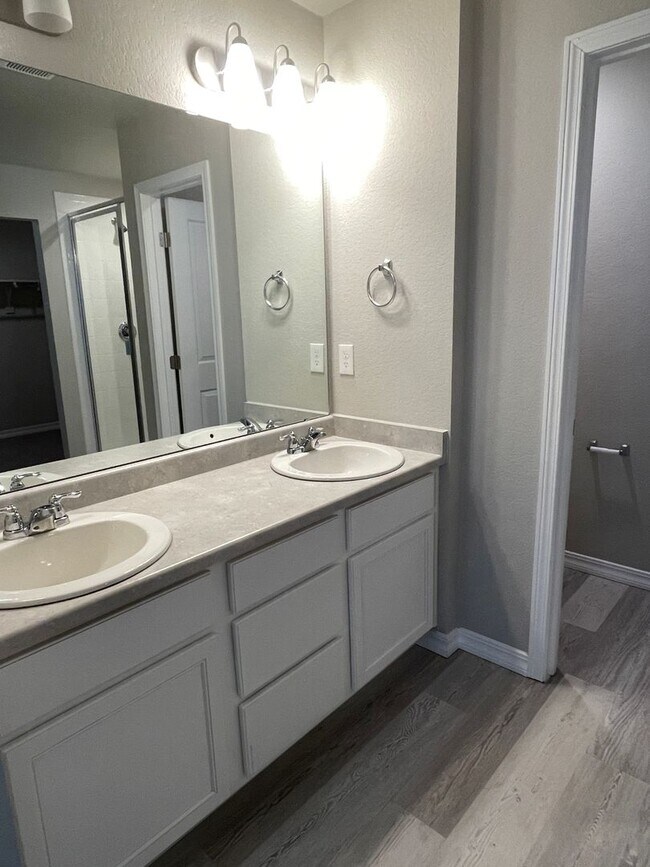 Building Photo - Corner Lot Comfort in Lorson Ranch – 3BD w...