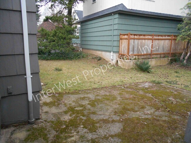 Building Photo - 7622 SE 36th Ave