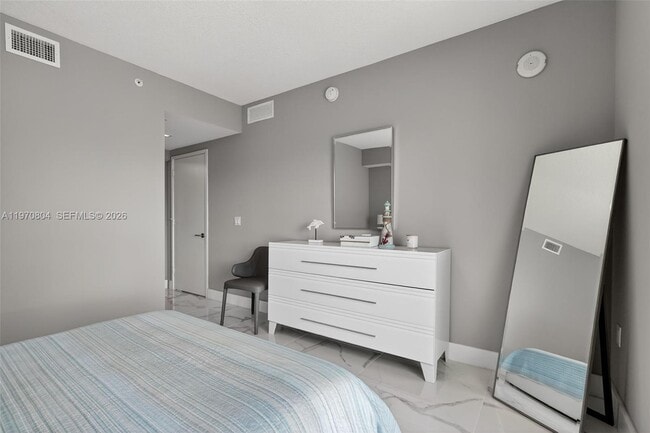 Building Photo - 300 Sunny Isles Blvd