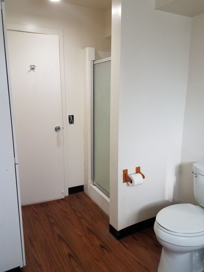 Building Photo - Studio in Waikiki 2 Blocks from the Beach