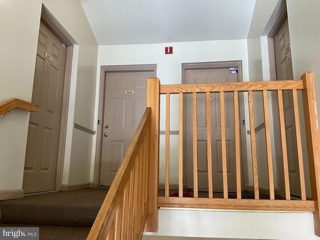 Building Photo - 9808 Lake Point Ct