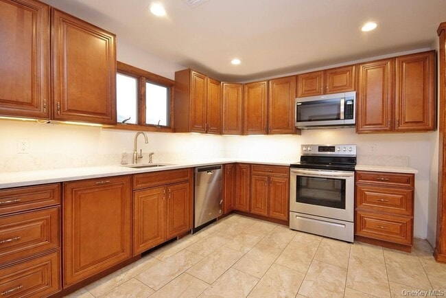 Building Photo - 24 Lake Ave