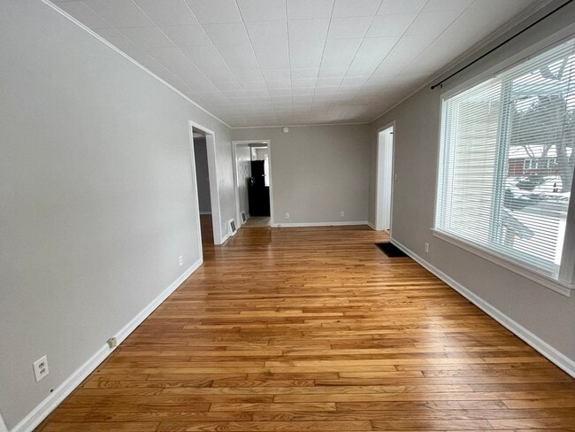 Building Photo - Cute 2 Bedroom Bungalow