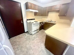 Building Photo - 607 W Michigan Ave