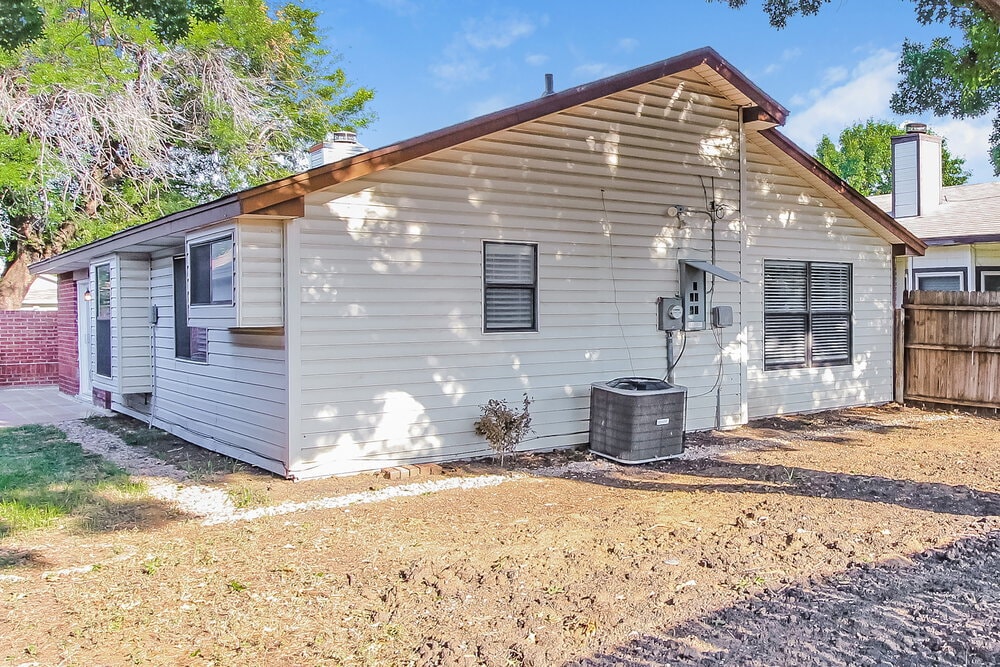 Building Photo - 6736 Poppy Dr