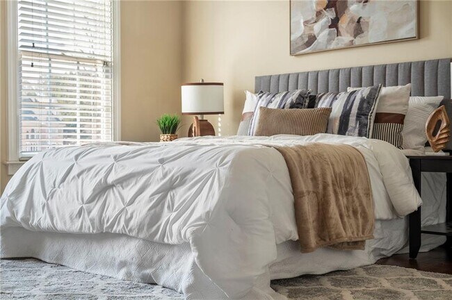 Building Photo - 870 Longstone Landing