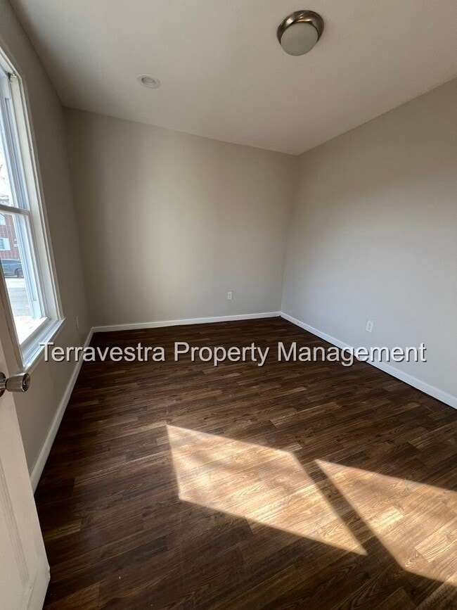 Building Photo - 711 N 3rd St