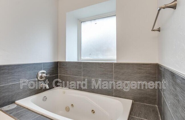 Building Photo - 10517 Queensbury Dr