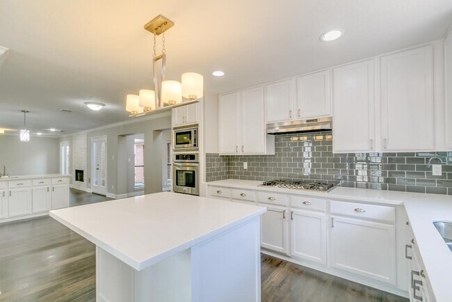 Building Photo - 14022 Ragus Lake Dr