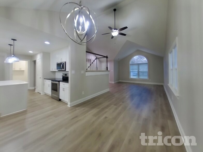 Building Photo - 2501 Haybrook Ln