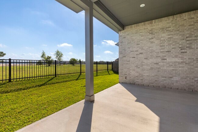 Building Photo - 16147 Sapphire Crst Dr
