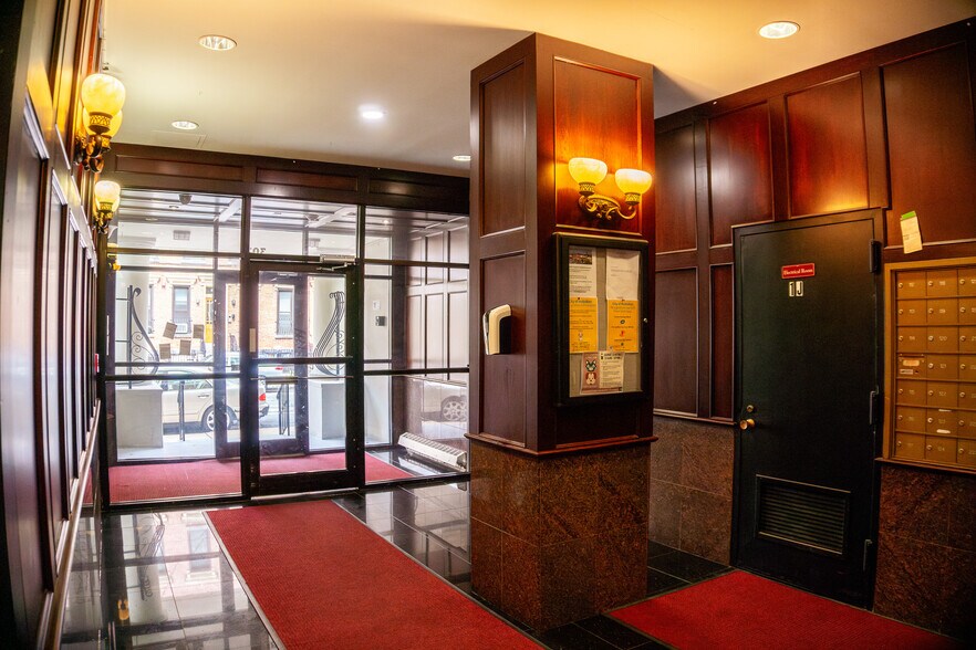 Building Photo - 300 Adams St