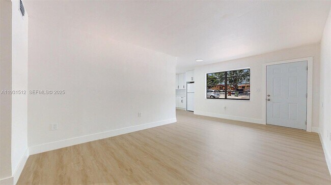 Building Photo - 1676 W 42nd St