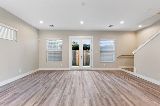 Building Photo - 5214 Pinemont Creek Ln