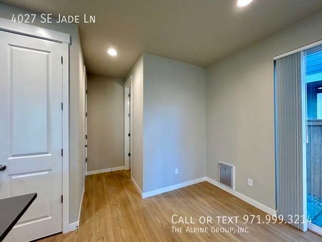 Building Photo - 4027 SE Jade Ln