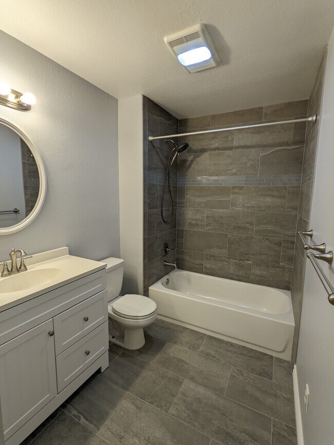 Building Photo - 7962 Mission Center Ct