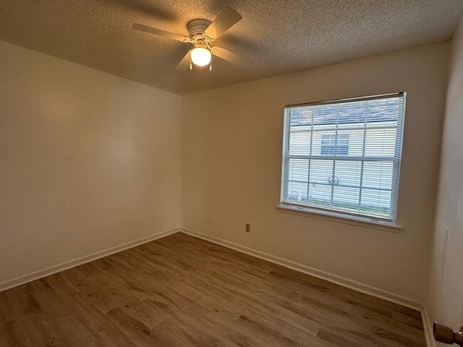 Building Photo - Move-In Ready 3-Bedroom Home with Pond Views in Desirable Mandarin!