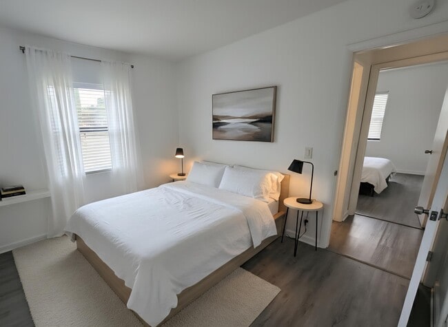 Building Photo - 664 W 2nd St