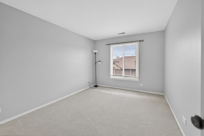 Building Photo - 1700 Lakecliffe Dr