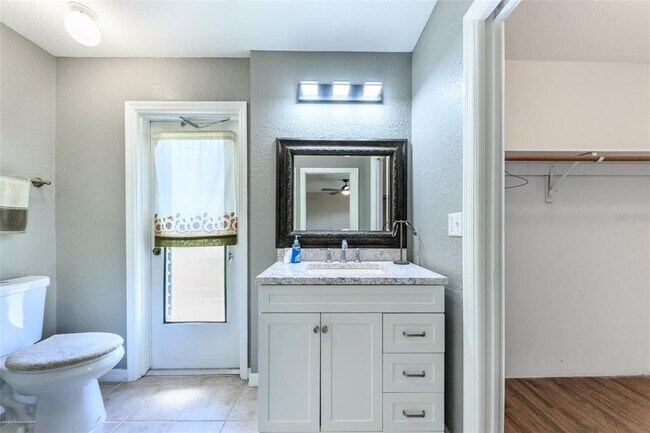 Building Photo - 2498 Abscott St