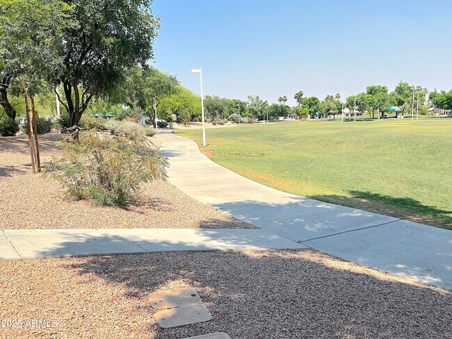 Building Photo - 758 S Lagoon Dr