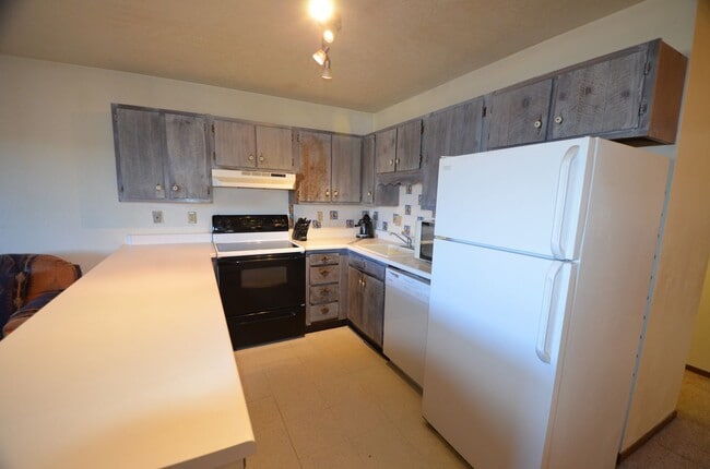 Building Photo - Dillon Valley East Condo! Great Natural Light!