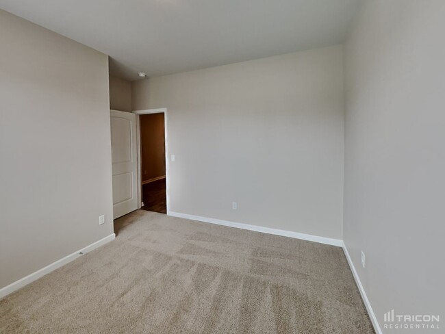 Building Photo - 4074 Beach Wy
