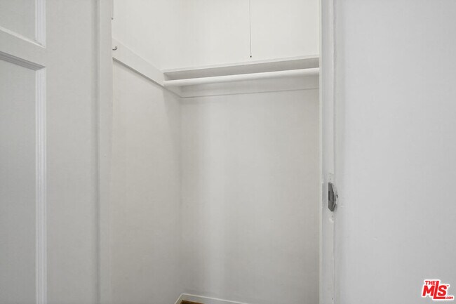 Building Photo - 1143 S Rimpau Blvd