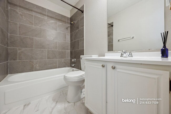 Building Photo - 6920 Driffield Cir