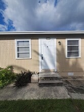 Building Photo - 1021 Selkirk St