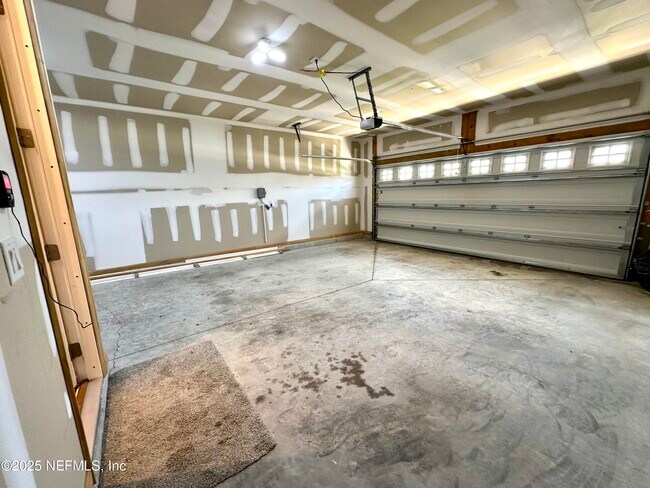 Building Photo - 75310 White Rabbit Ave