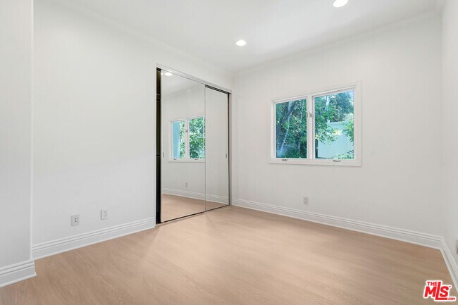 Building Photo - 4156 Sunswept Dr