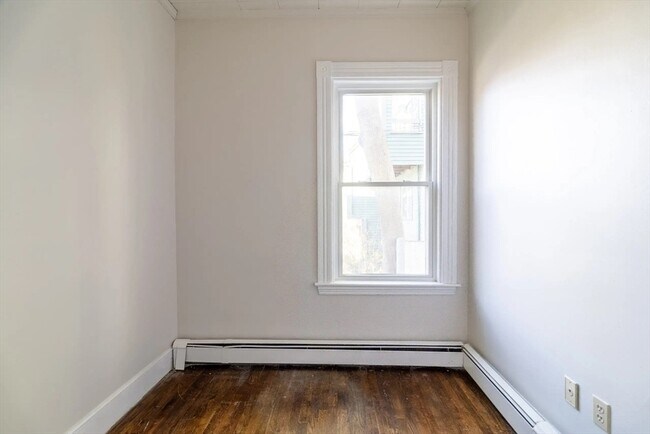 Building Photo - 4a Sherman St