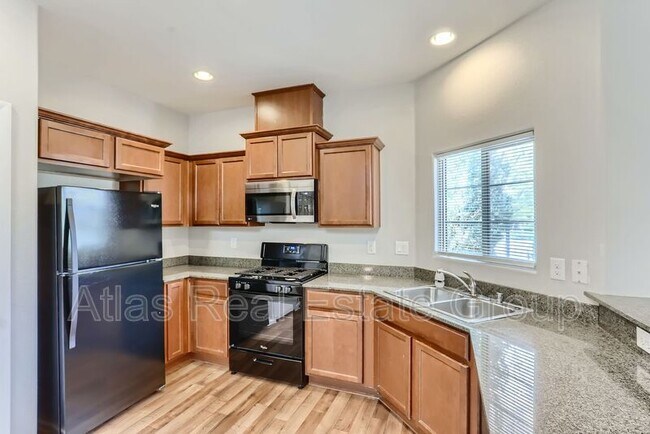 Building Photo - 9544 Alma Ridge Ave