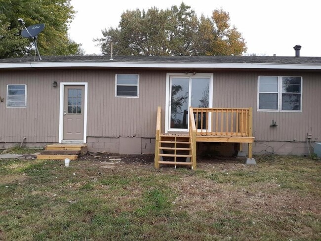 Building Photo - 13562 E 450 Rd