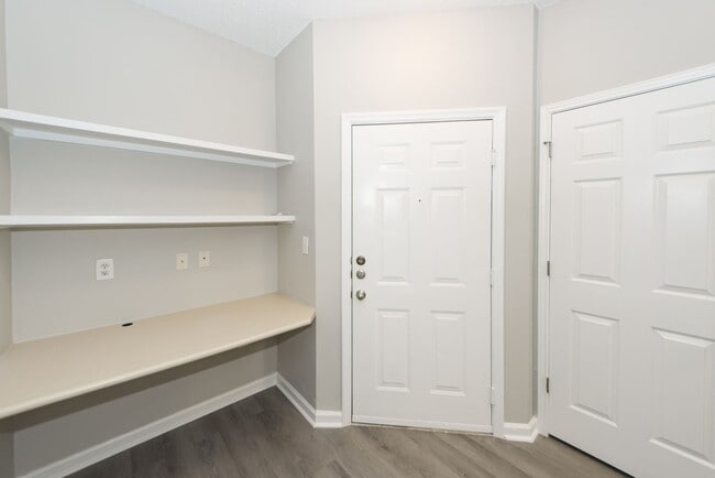 Building Photo - 1 Bedroom 1 Bath Condo in Southampton Pointe - Mt. Pleasant