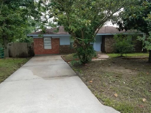 Primary Photo - 208 Laurie Ln