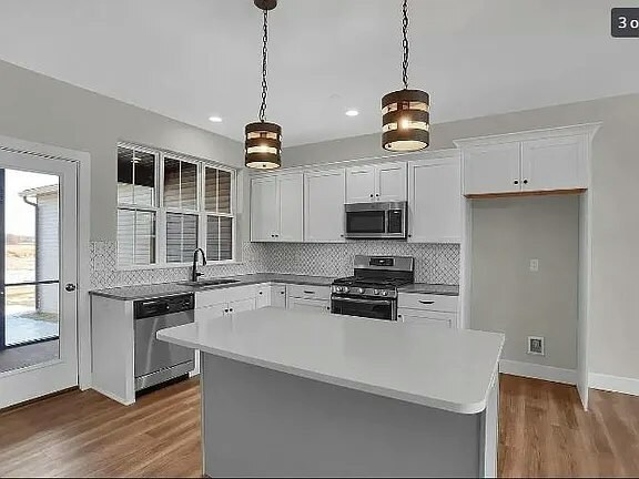 Building Photo - 121 Despina Dr