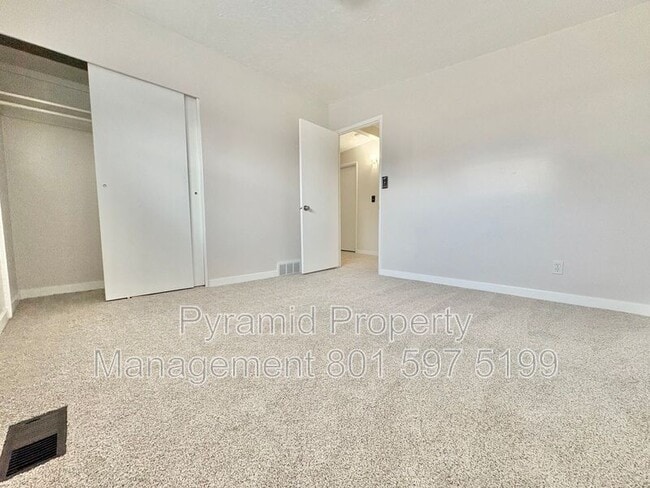 Building Photo - 3894 W Marcus Rd